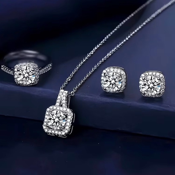 💎 Silver Halo Cushion-Cut Necklace, Stud Earrings and Ring Set - White - Picture 2 of 4